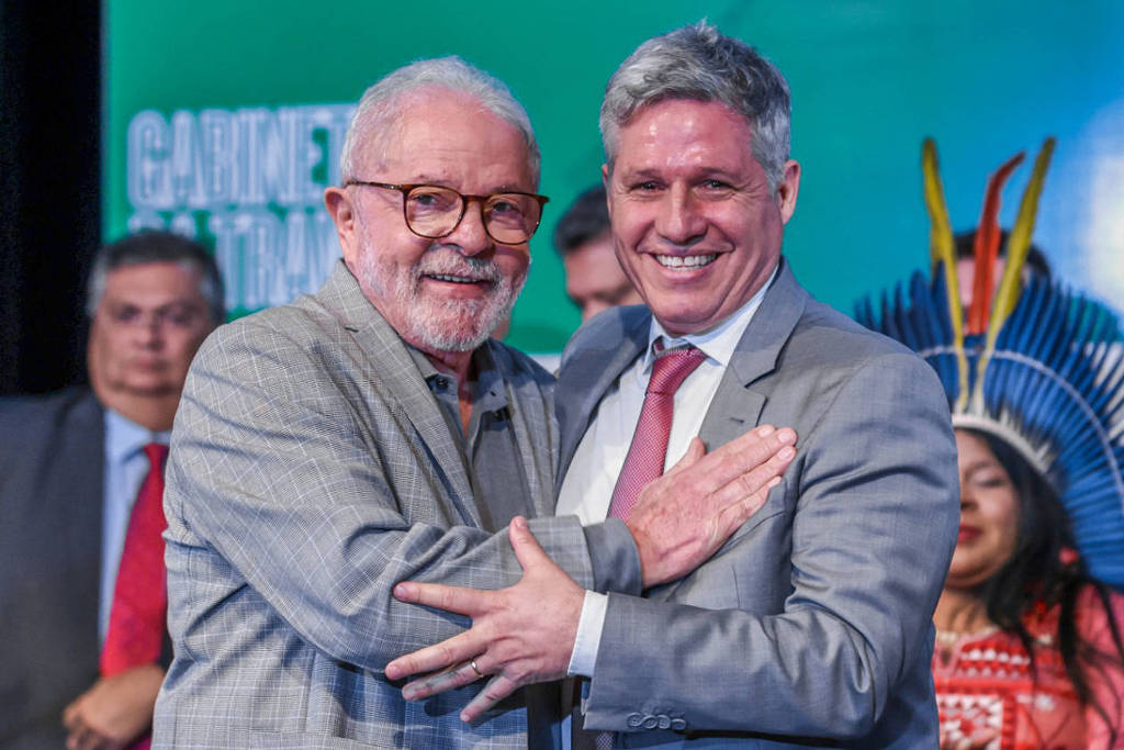 O presidente Lula e Paulo Teixeira, ministro do Desenvolvimento Agrário