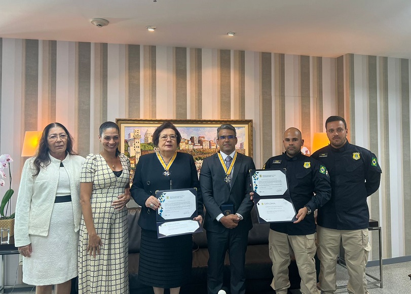 A medalha é outorgada a servidores de outras instituições públicas ou membros da sociedade civil, nacional ou estrangeira A medalha é outorgada a servidores de outras instituições públicas ou membros da sociedade civil, nacional ou estrangeira