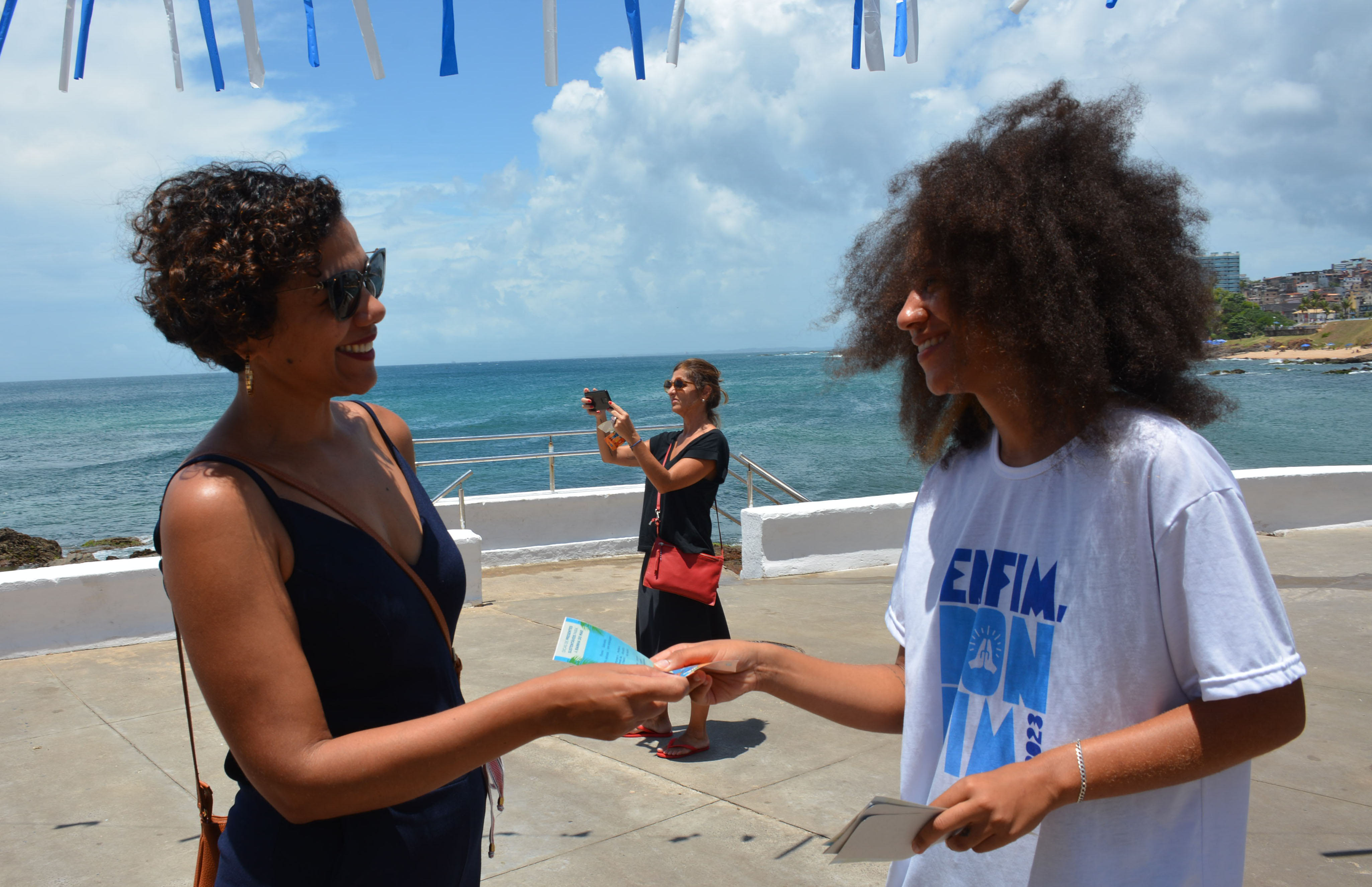 O grupo realizou a limpeza da faixa de areia das praias de Santana e da Paciência