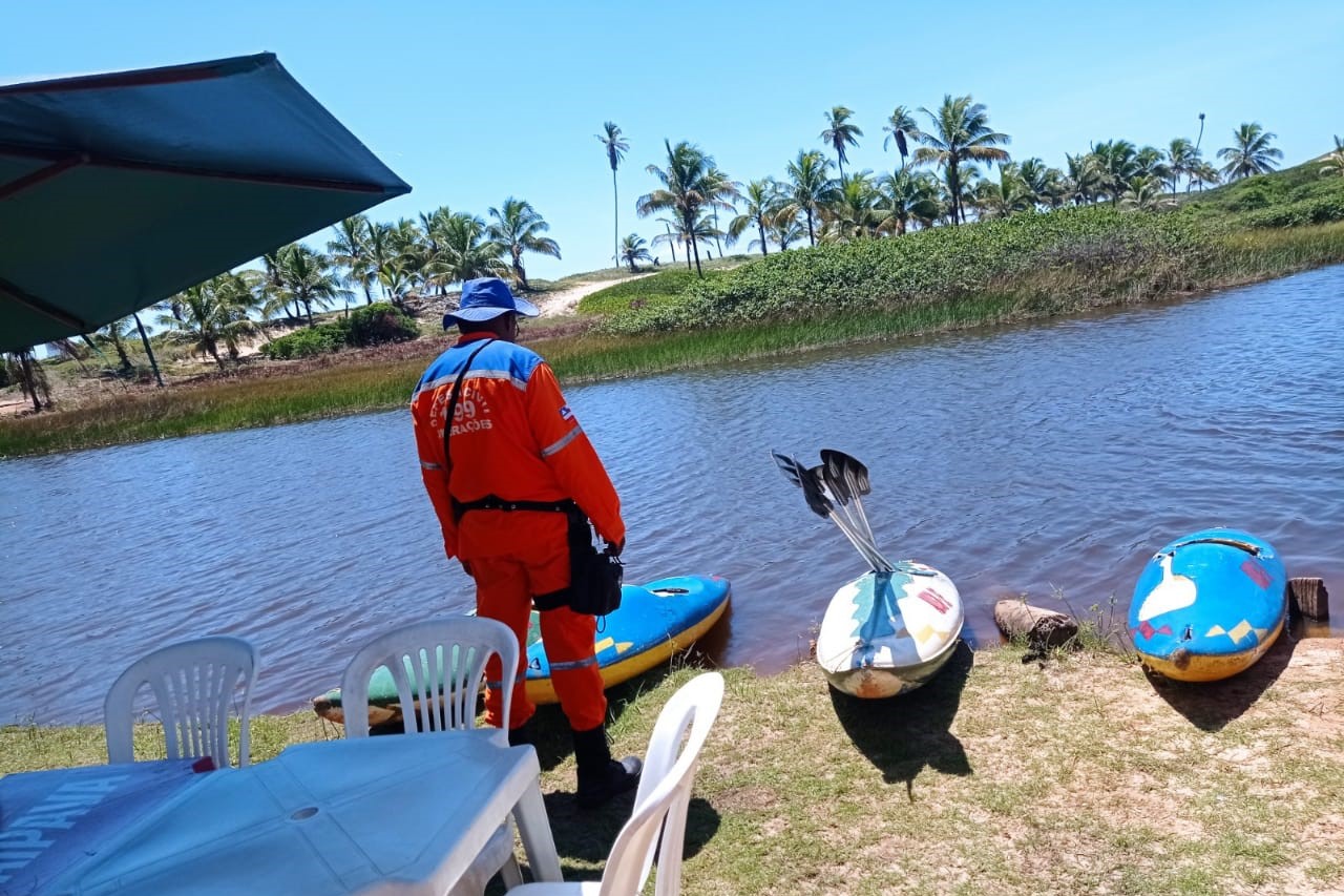 A ação também opera no sentido de proibir, de forma definitiva, os colchões infláveis, indevidamente usados como boias nas praias. A ação também opera no sentido de proibir, de forma definitiva, os colchões infláveis, indevidamente usados como boias nas praias.