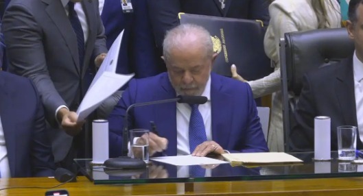  O ato ocorrerá no Palácio do Planalto, após o petista ser empossado pelo Congresso Nacional.