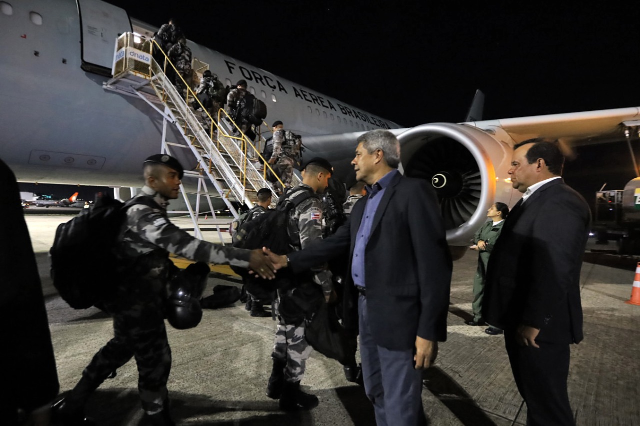 Governo da Bahia envia 70 policiais militares para reforçar a segurança no Distrito Federal Governo da Bahia envia 70 policiais militares para reforçar a segurança no Distrito Federal