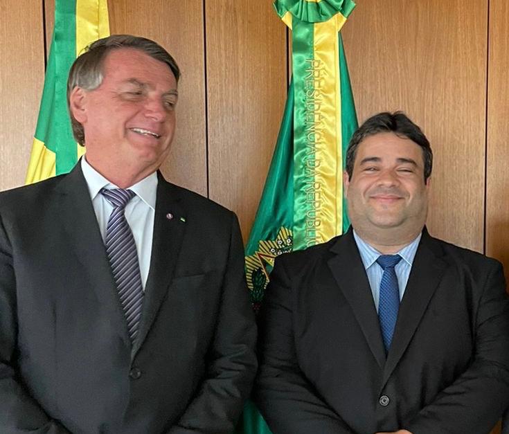 Vereador de Vitória da Conquista, Ivan Cordeiro (PTB), e o ex-presidente Bolsonaro
