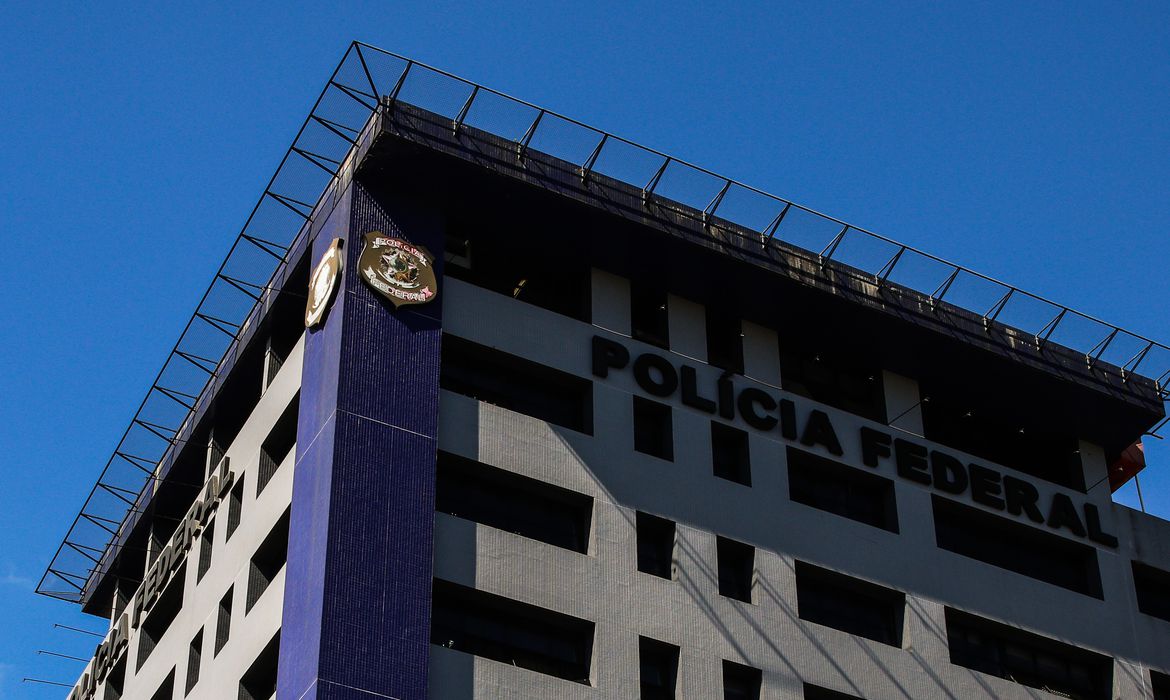 Estão sendo cumpridos 17 mandados de busca e apreensão Estão sendo cumpridos 17 mandados de busca e apreensão