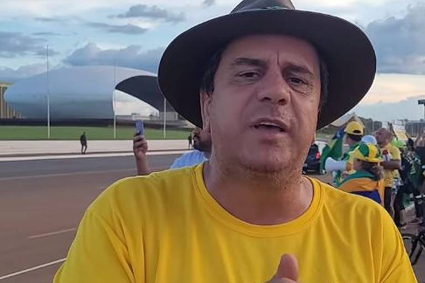 O caminhoneiro Eloir Dedonatti, conhecido nas redes sociais como Padre do Bolsonaro