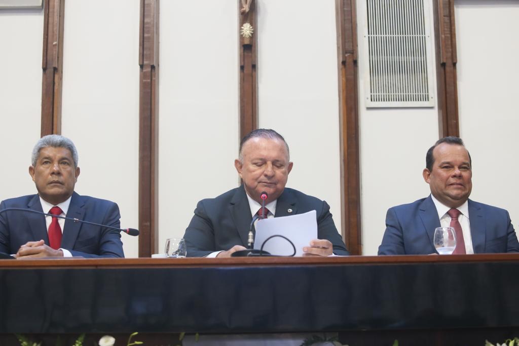 A solicitação do chefe do Palácio de Ondina foi publicada na edição desta sexta-feira do Diário Oficial do Legislativo A solicitação do chefe do Palácio de Ondina foi publicada na edição desta sexta-feira do Diário Oficial do Legislativo