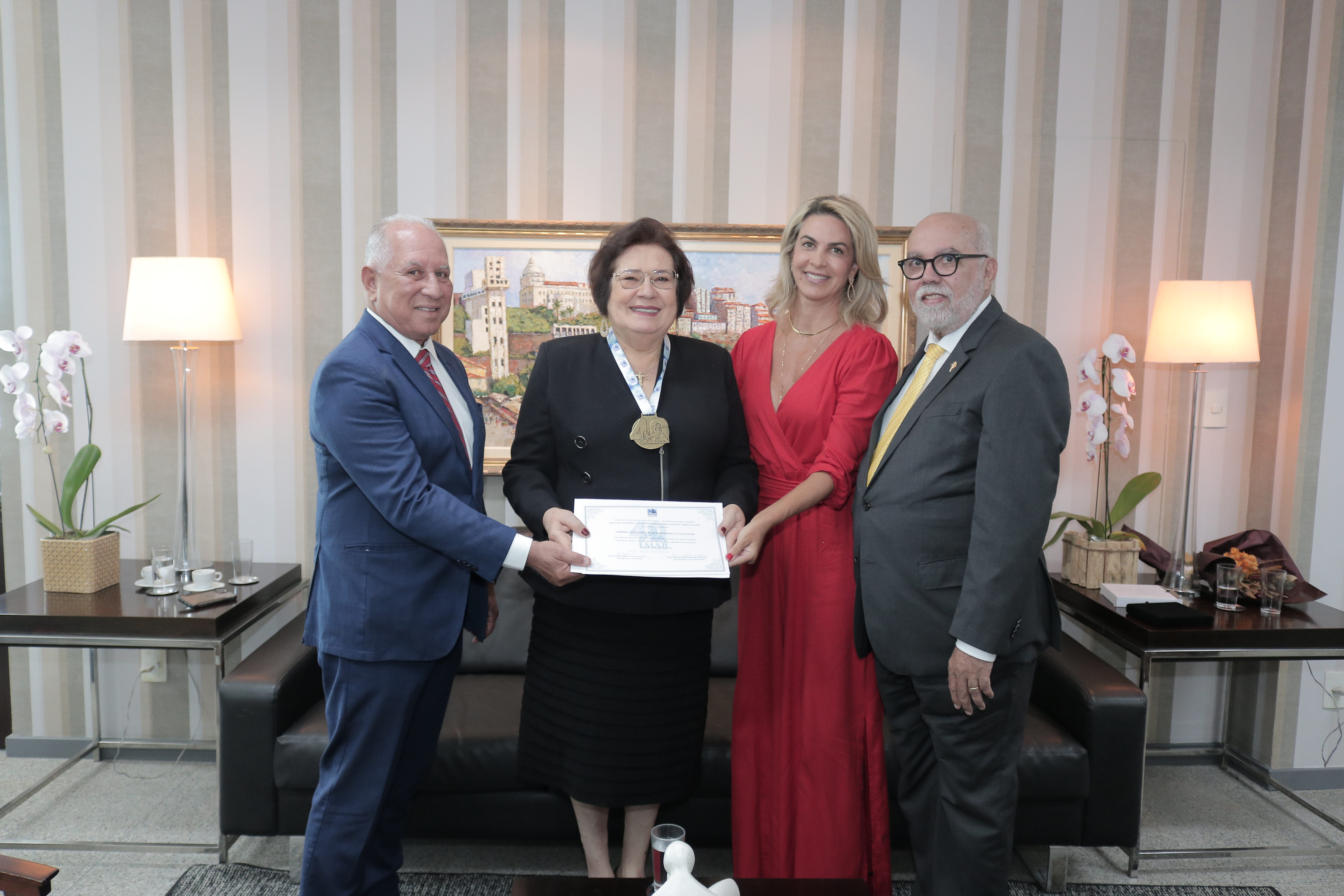 Procuradora-geral de Justiça Norma Cavalcanti recebeu a medalha ‘Desembargador Mário Augusto Albiani Alves’ Procuradora-geral de Justiça Norma Cavalcanti recebeu a medalha ‘Desembargador Mário Augusto Albiani Alves’