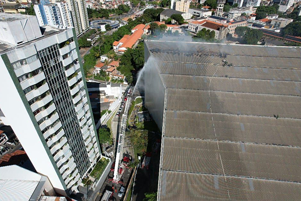 Incêndio no terraço do TCA Incêndio no terraço do TCA