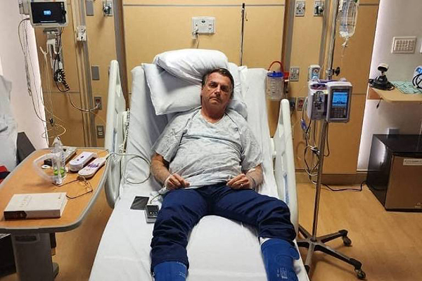 Imagem em hospital que o ex-presidente Jair Bolsonaro divulgou nas redes neste mês Imagem em hospital que o ex-presidente Jair Bolsonaro divulgou nas redes neste mês