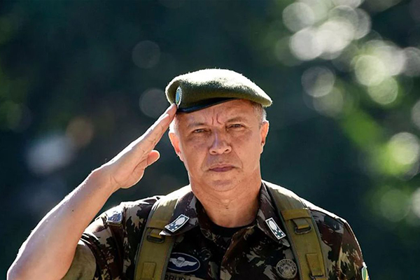Ex-comandante do Exército, general Júlio César de Arruda
