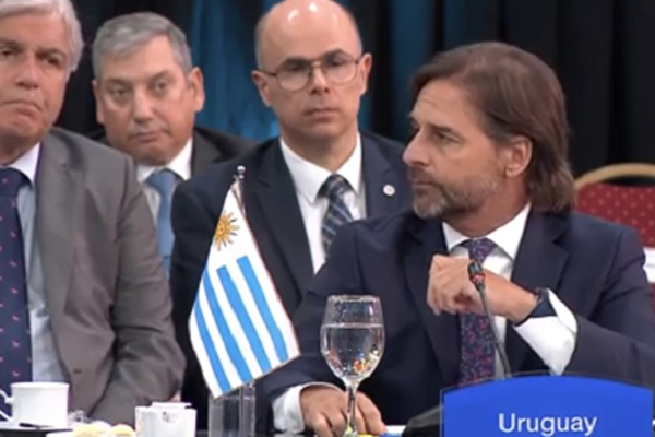 Luis Lacalle Pou, presidente do Uruguai, durante a cúpula da Celac em Buenos Aires