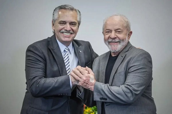 O presidente da Argentina, Alberto Fernández, com o presidente Lula