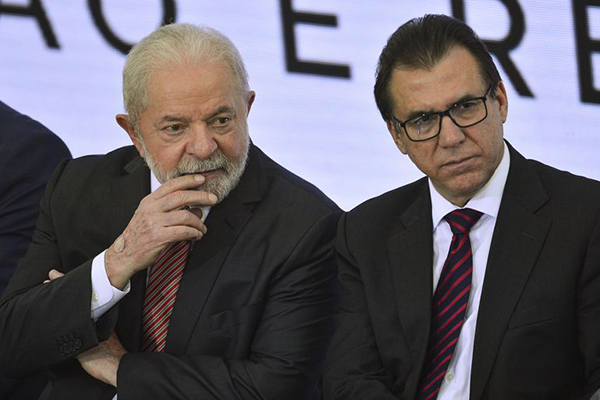 O presidente Lula e o ministro do Trabalho, Luiz Marinho