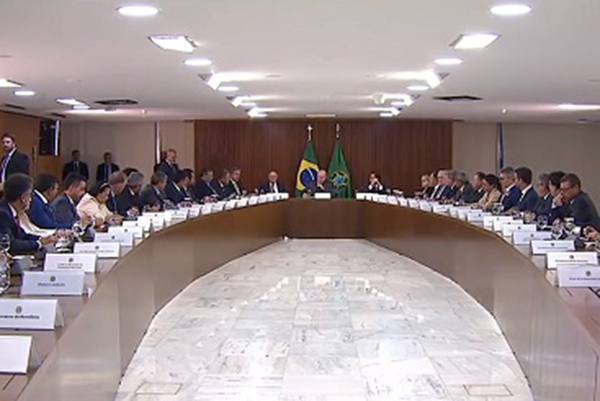 O presidente Lula em reunião com governadores O presidente Lula em reunião com governadores