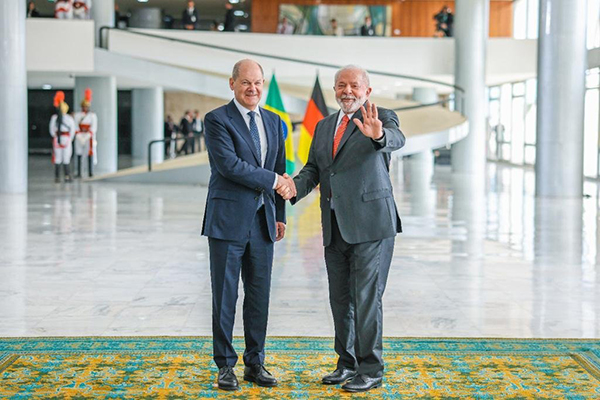 O presidente Luiz Inácio Lula da Silva (PT) durante encontro com o primeiro-ministro da Alemanha, Olaf Scholz, no Palácio do Planalto