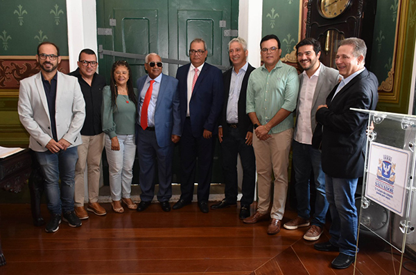 Posse do vereador Alfredo Mangueira (de óculos escuro)