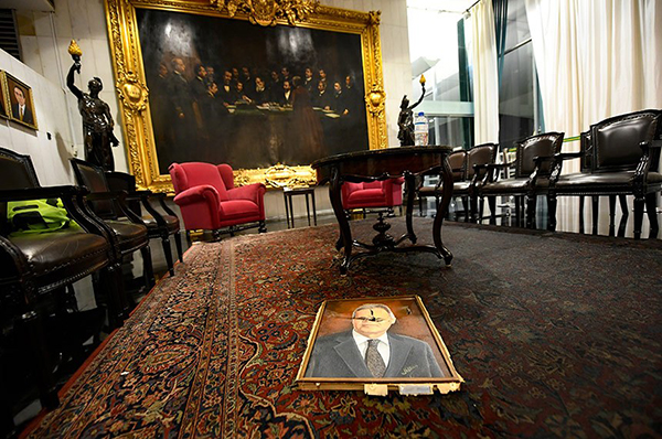 Museu com peças históricas do Senado é depredado