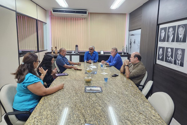 Reunião na sede do SEAC-BA 