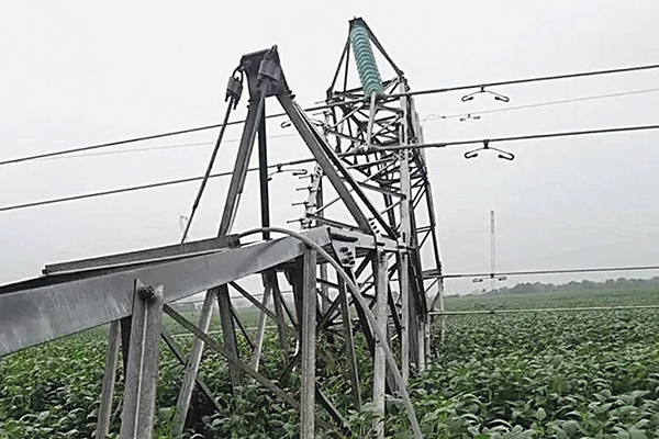 Torre de transmissão de energia instalada na zona rural de Itapuã do Oeste, em Rondônia