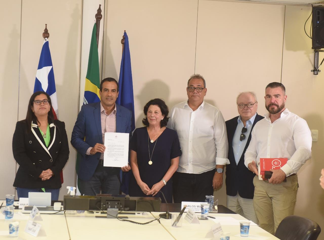 O prefeito Bruno Reis, a vice-prefeita Ana Paula Matos e o presidente da Câmara, Carlos Muniz, participaram o ato realizado na sede da Prefeitura