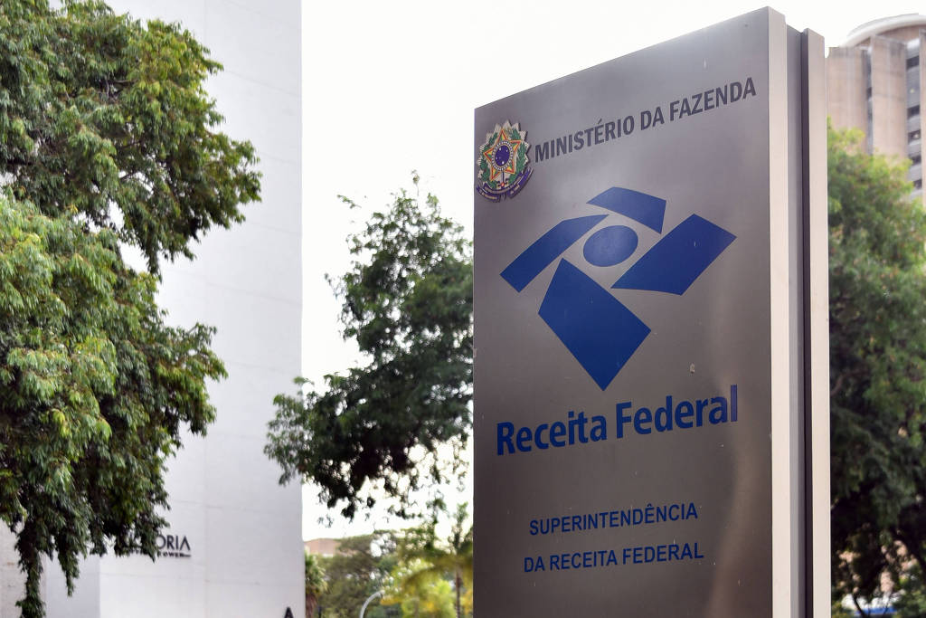 Fachada do prédio da Receita Federal em Brasília; órgão indica metade dos conselheiros do Carf, tribunal administrativo que julga conflitos tributários