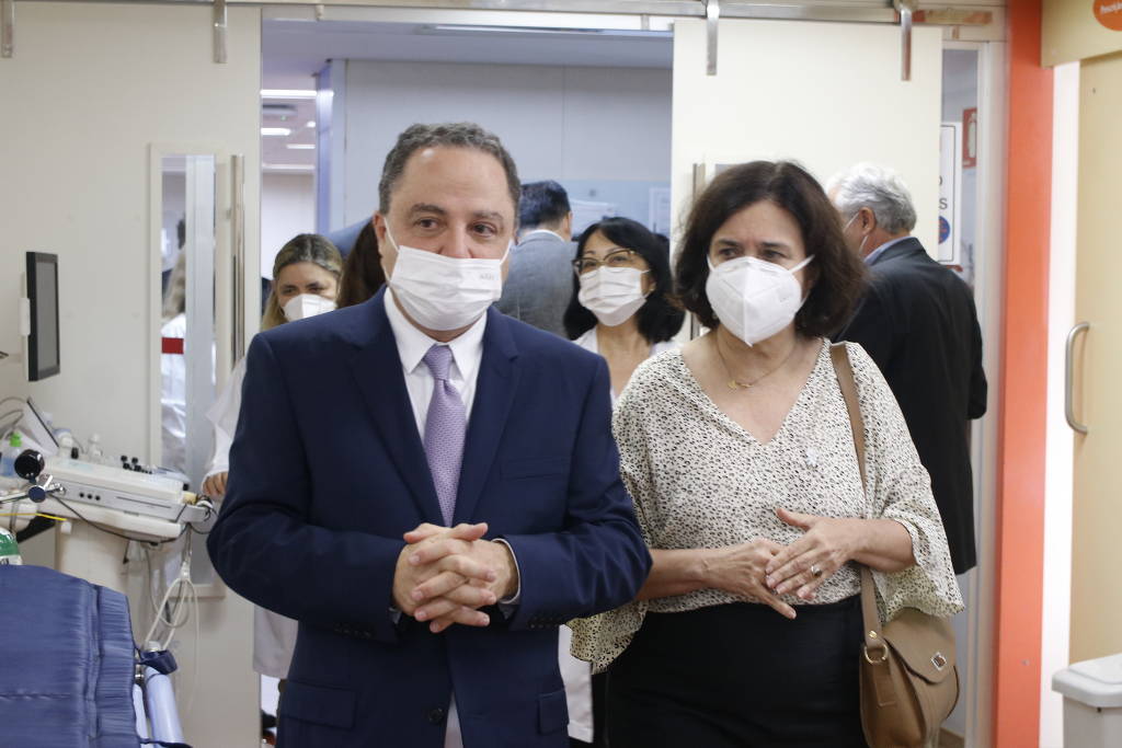 O presidente do conselho diretor do Incor (Instituto do Coração), o médico Roberto Kalil Filho, e a ministra da Saúde, Nísia Trindade