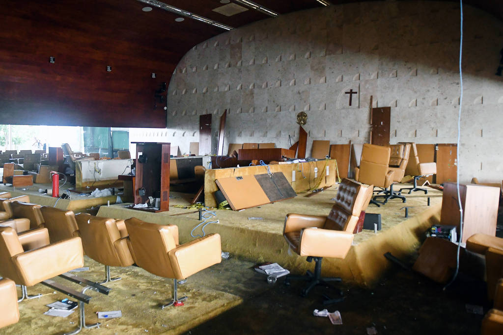 Imagens dos estragos causados por vandalismo no Edifício-sede do STF (Supremo Tribunal Federal )