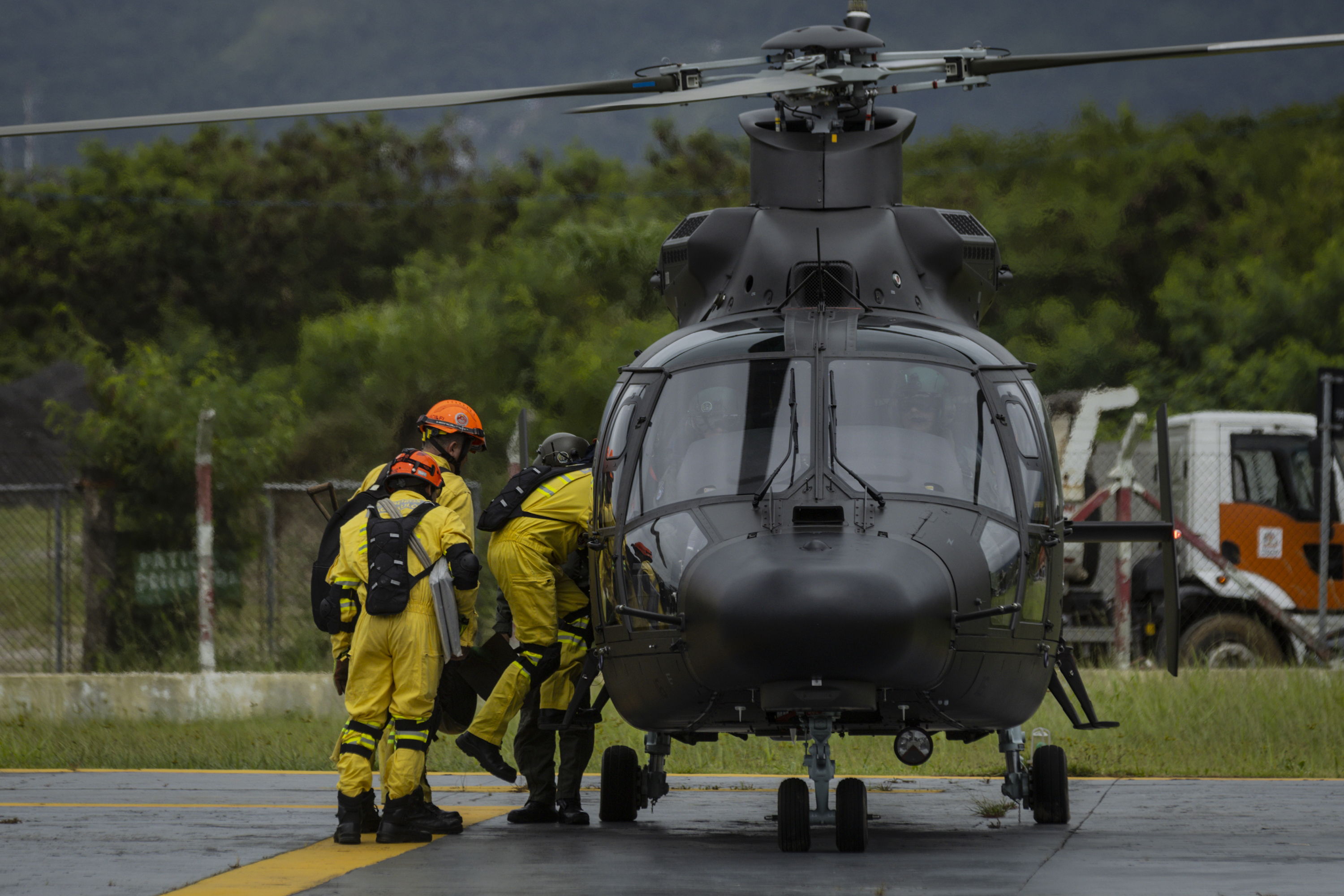 Movimentação das equipes de resgate em São Sebastião; chuvas históricas deixaram ao menos 36 mortos no litoral norte e na Baixada Santista