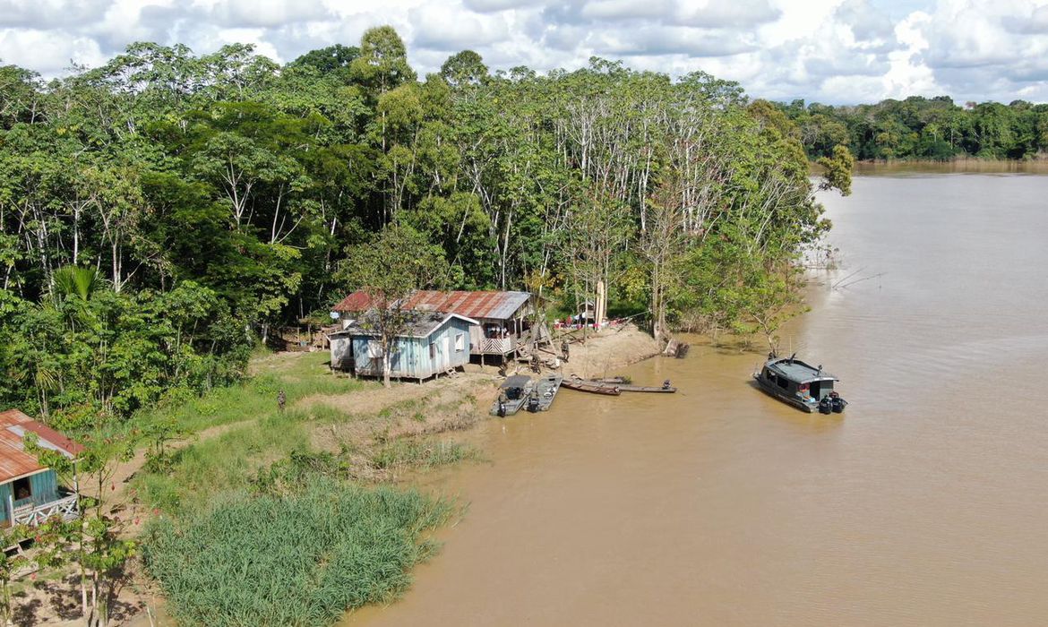 Comitiva do governo e forças de segurança visitam Vale do Jari