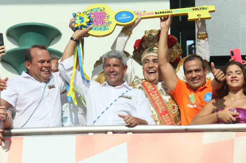 Governador Jerônimo Rodrigues (PT) e o prefeito Bruno Reis (União) durante início dos festejos do Carnaval 2023