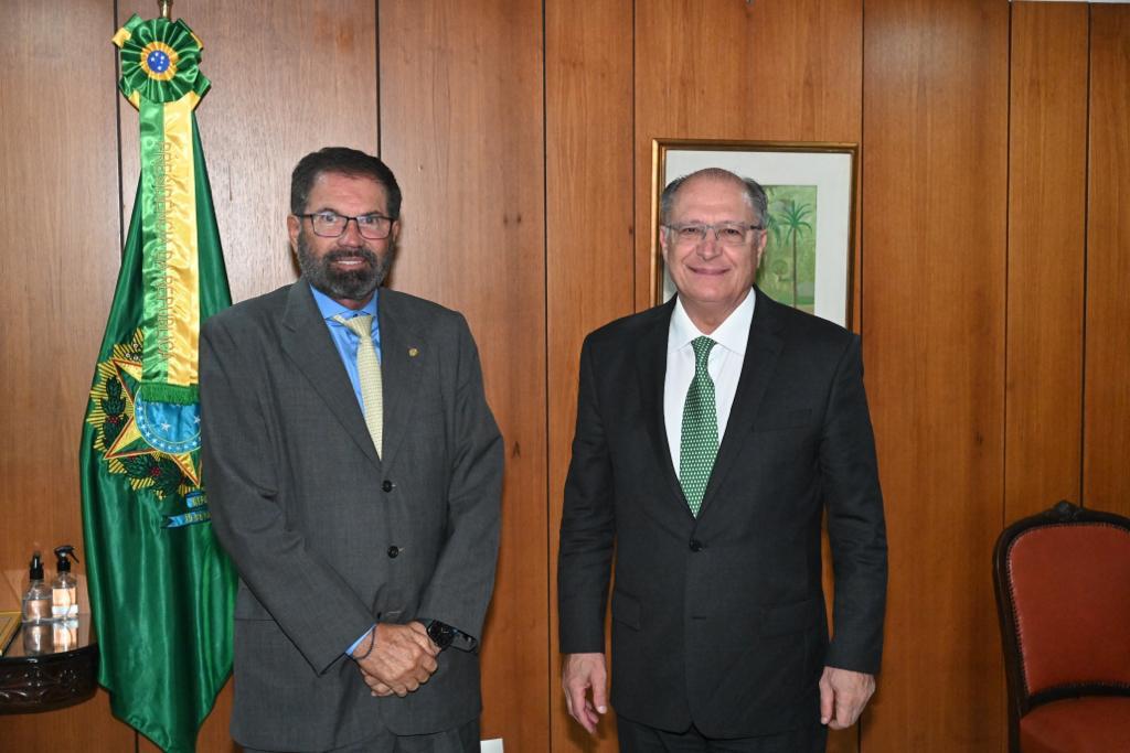 Deputado federal José Rocha (União Brasil) e o vice-presidente da República, Geraldo Alckmin