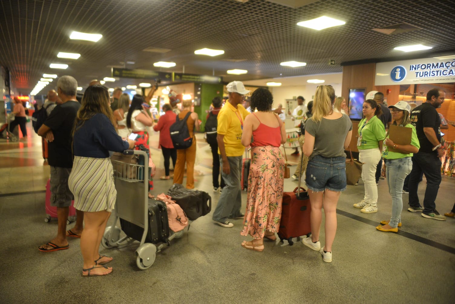 Quem desembarcou na capital baiana pela primeira vez já sentiu no Aeroporto Internacional de Salvador o clima especial do Carnaval