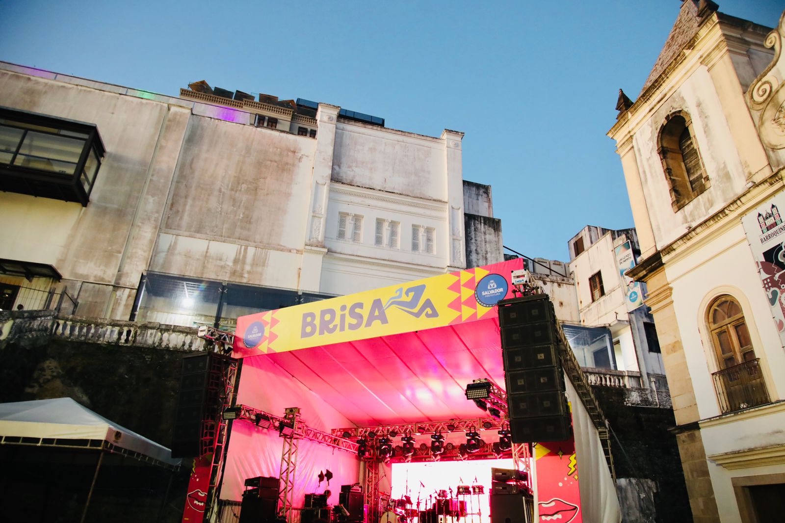 Entre os artistas que se apresentaram nesta sexta-feira no Espaço Cultural da Barroquinha estiveram Dj Gug, Márcia Castro em parceria com Nara Couto, Tiri, Pedro Pondé e Skanibais