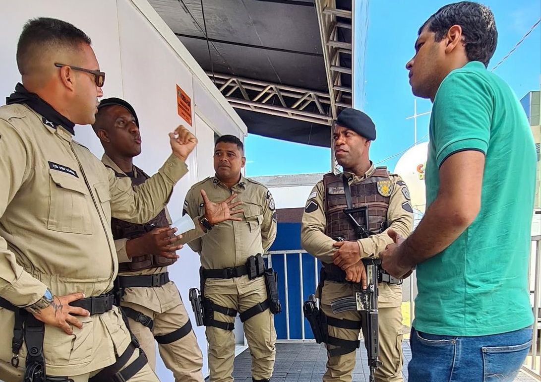 Nos últimos dias, Diego tem denunciado a baixa remuneração por parte do governo do Estado aos policiais durante os festejos em toda a Bahia