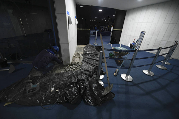 Rastro da depredação de vândalos no Senado Federal após invasão de 8 de janeiro Rastro da depredação de vândalos no Senado Federal após invasão de 8 de janeiro