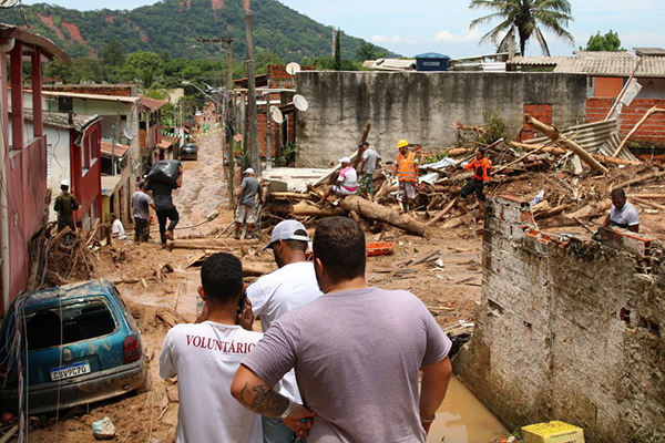Como consequência do temporal, 48 pessoas morreram