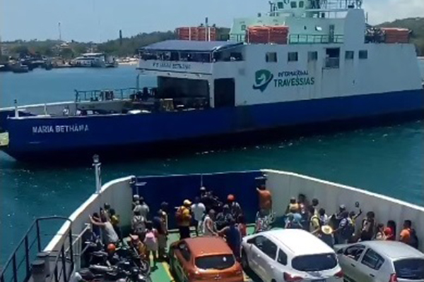Dois ferries bateram na Baía-de-Todos-os-Santos, quando estavam próximos ao Terminal de Bom Despacho Dois ferries bateram na Baía-de-Todos-os-Santos, quando estavam próximos ao Terminal de Bom Despacho