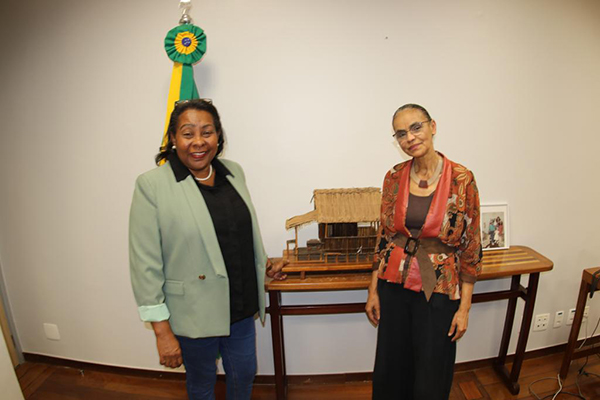 A porta-voz da Rede Sustentabilidade na Bahia, Iaraci Dias, com a ministra Marina Silva