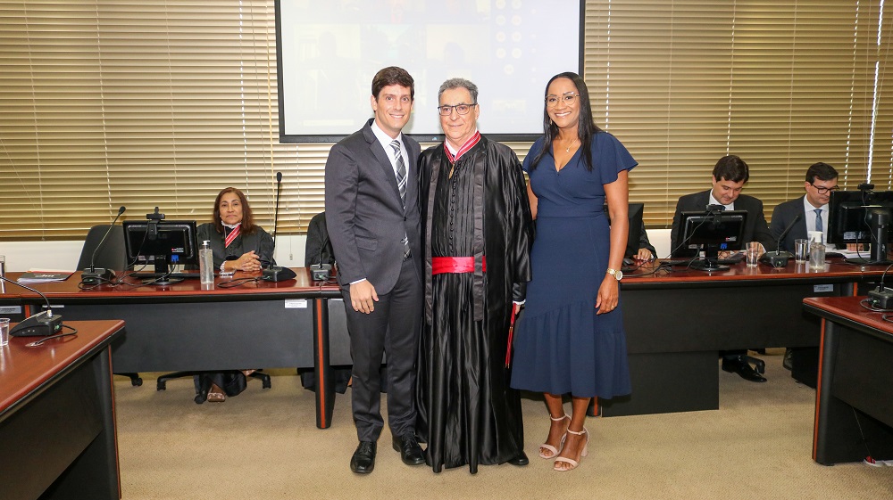 Esposa e filho de José Alberto Teles