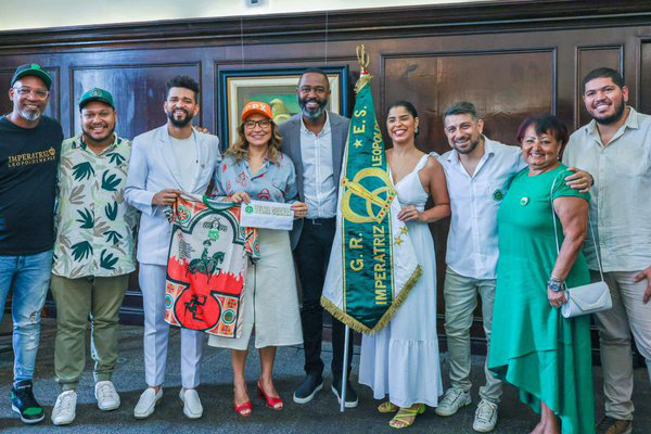 A primeira-dama Janja foi a madrinha da Velha-Guarda da escola