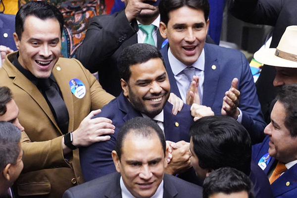 O deputado Jhonatan de Jesus comemorando que a Câmara aprovou seu nome para o TCU O deputado Jhonatan de Jesus comemorando que a Câmara aprovou seu nome para o TCU