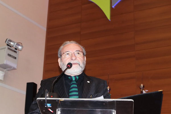 O presidente do CFM (Conselho Federal de Medicina), José Hiran da Silva Gallo