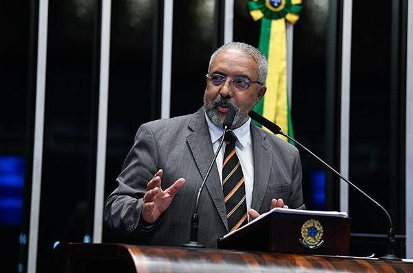 O senador Paulo Paim