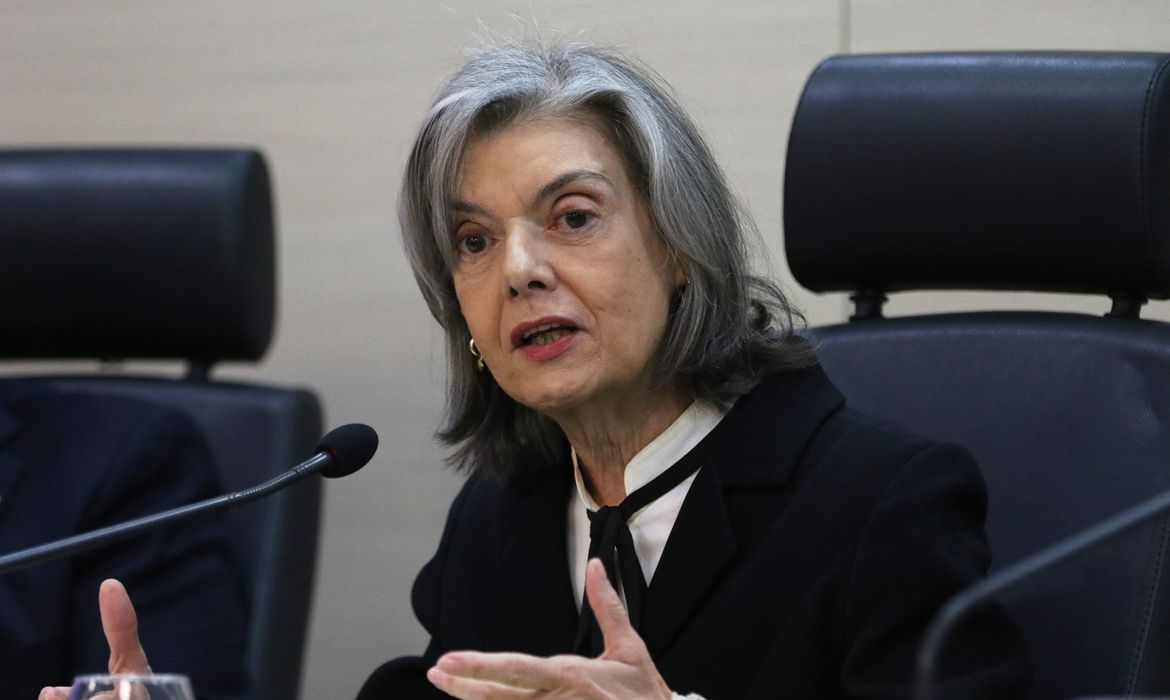 Ex-presidente não detém mais foro privilegiado, diz ministra