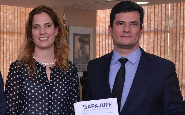 A juíza federal Gabriela Hardt em encontro com Sergio Moro, em foto divulgada no perfil dele em rede social em 2019