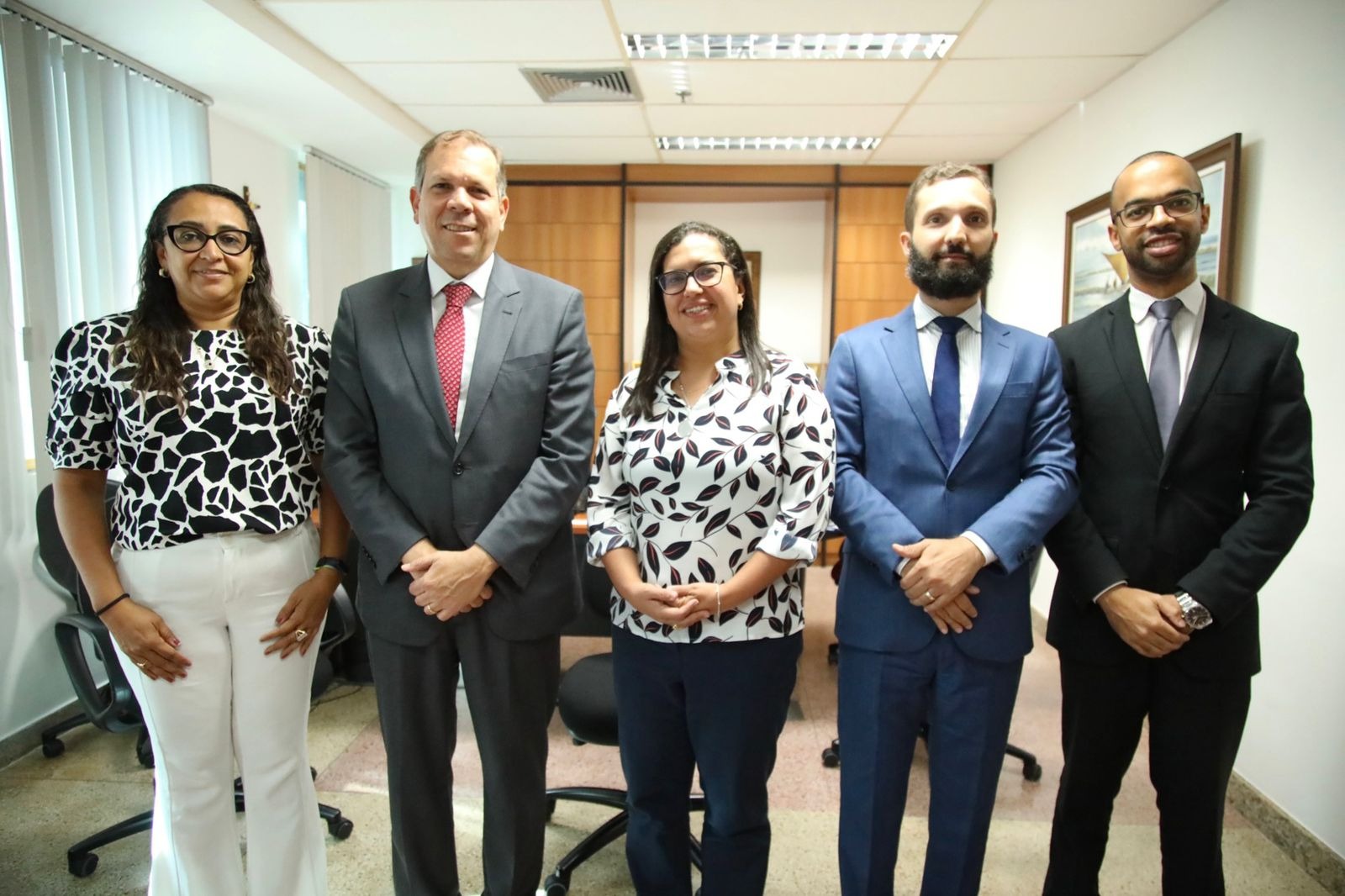 No encontro, ficou acertada uma reunião do Comitê de Saúde com a presença da equipe técnica da SMS e a implantação de um curso para os magistrados do TJ-BA sobre o SUS No encontro, ficou acertada uma reunião do Comitê de Saúde com a presença da equipe técnica da SMS e a implantação de um curso para os magistrados do TJ-BA sobre o SUS