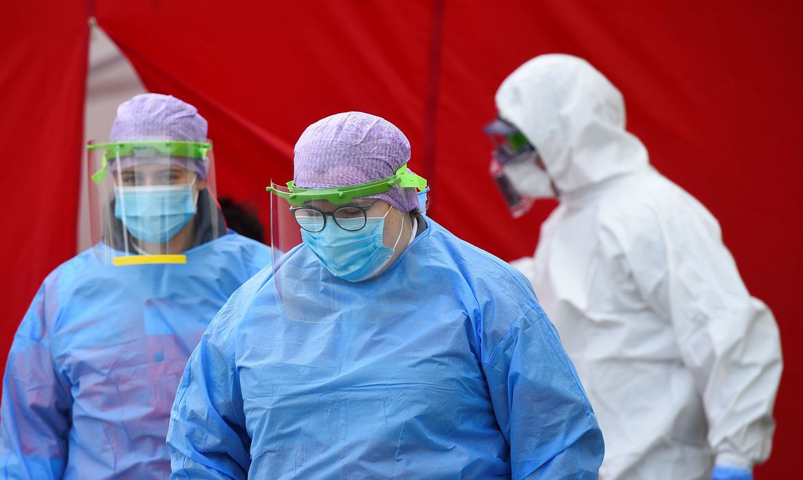OMS contabiliza 759 milhões de casos e 6,8 milhões de mortes