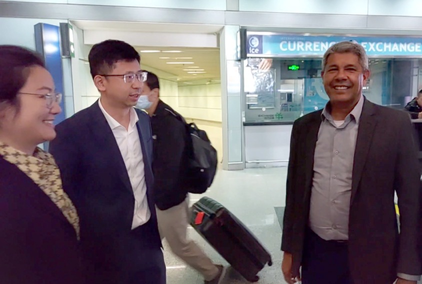 Jerônimo foi recebido pelo embaixador do Brasil na China, Marcos Galvão Jerônimo foi recebido pelo embaixador do Brasil na China, Marcos Galvão