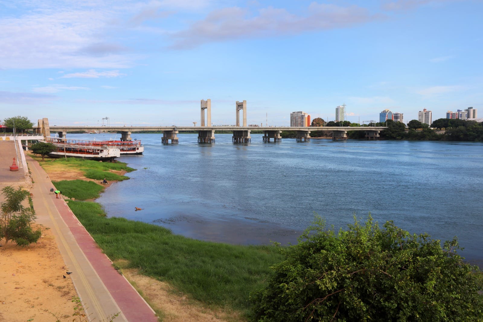 Jerônimo entrega sistema de abastecimento de água e autoriza novas obras em Juazeiro