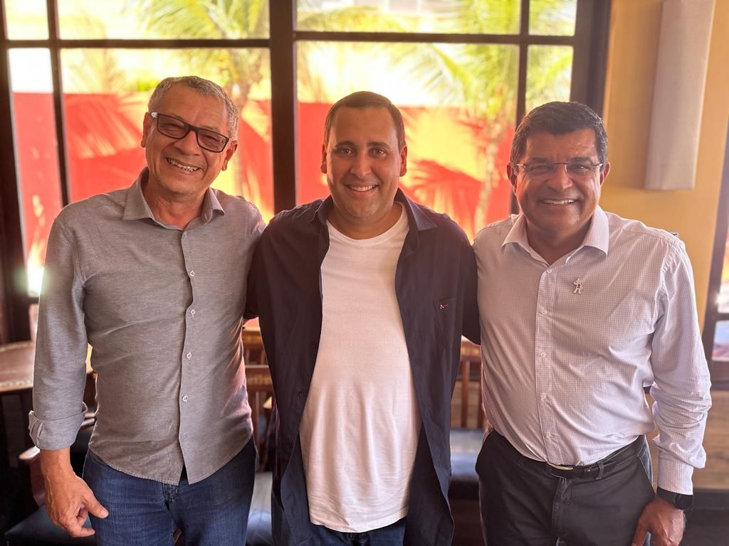 Ivanilson Gomes, Éden Valadares e Davidson Magalhães, presidentes estaduais do PV, PT e PCdoB, respectivamente